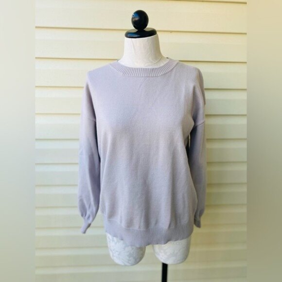 Pale Gray Crew Neck Women's Knit Sweater Size Medium - Picture 4 of 9
